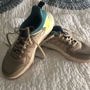 Womens Adidas Tennis Shoes. 7.5